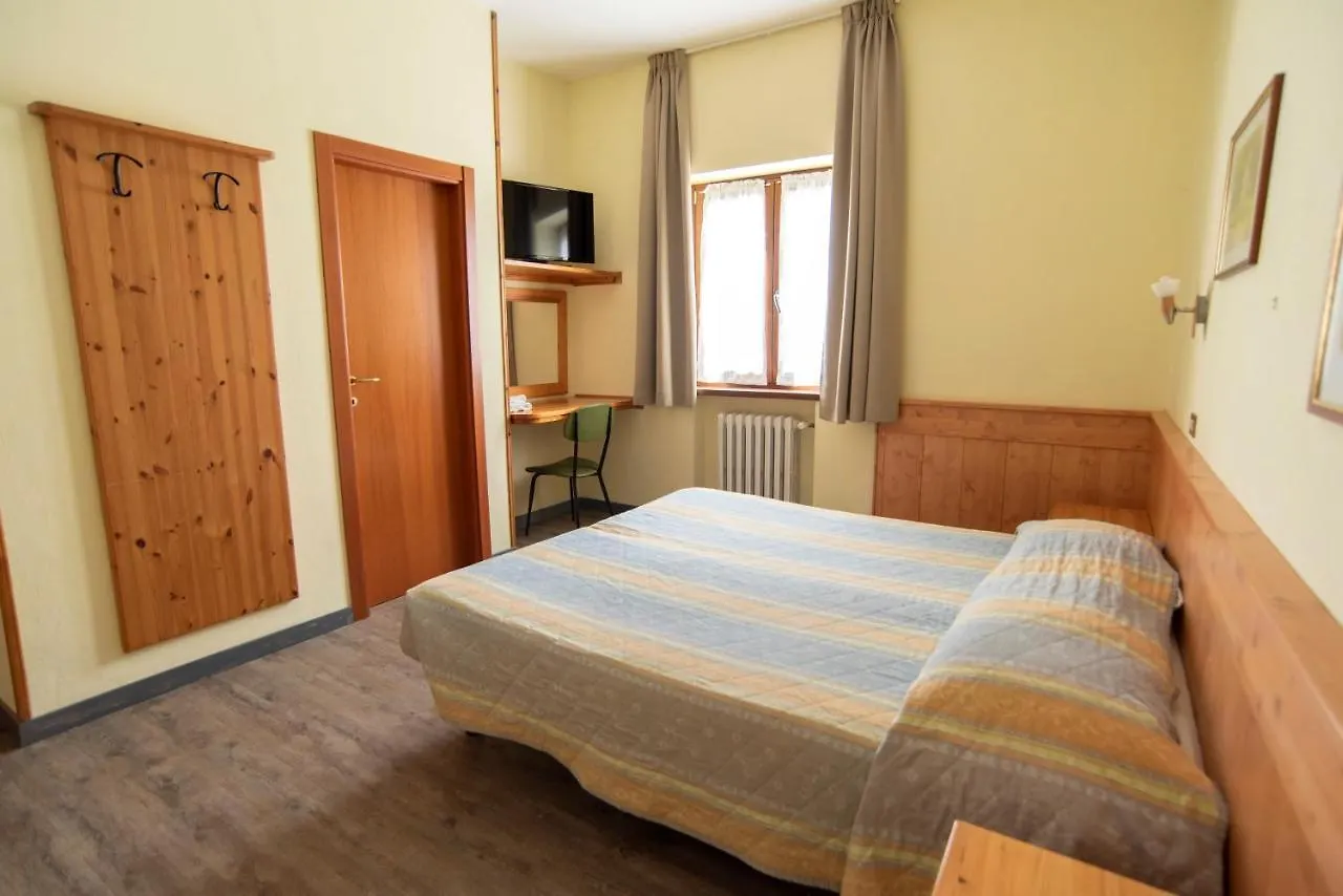 Albergo Bucaneve Pievepelago 3*,  Italy