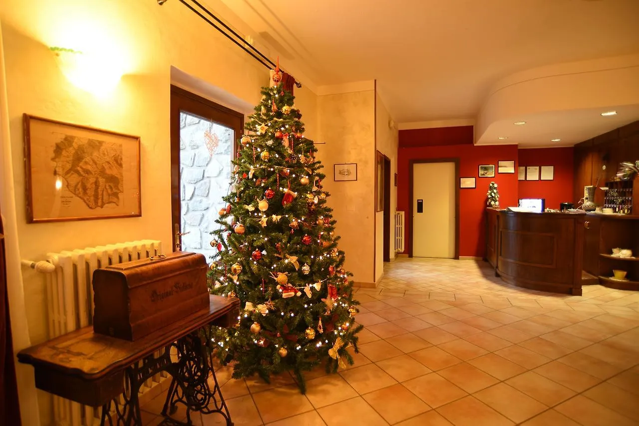Albergo Bucaneve Pievepelago Hotel